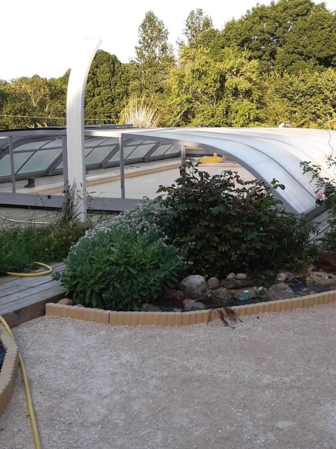 Chambre Familiale Avec Piscine Chauffee Et Jacuzzi Bernadets-Debat Exterior photo